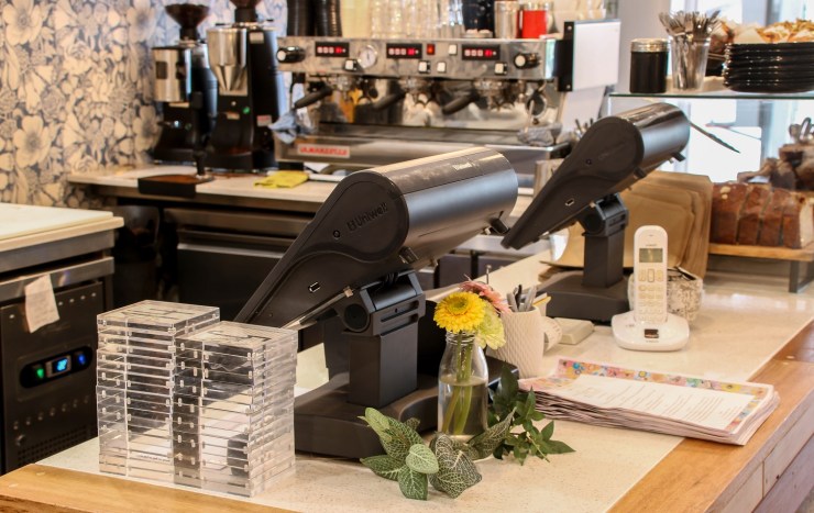 Uniwell POS Point of Sale Solutions for cafes restaurants bakeries fast food QSR food retail bars pubs hotels clubs